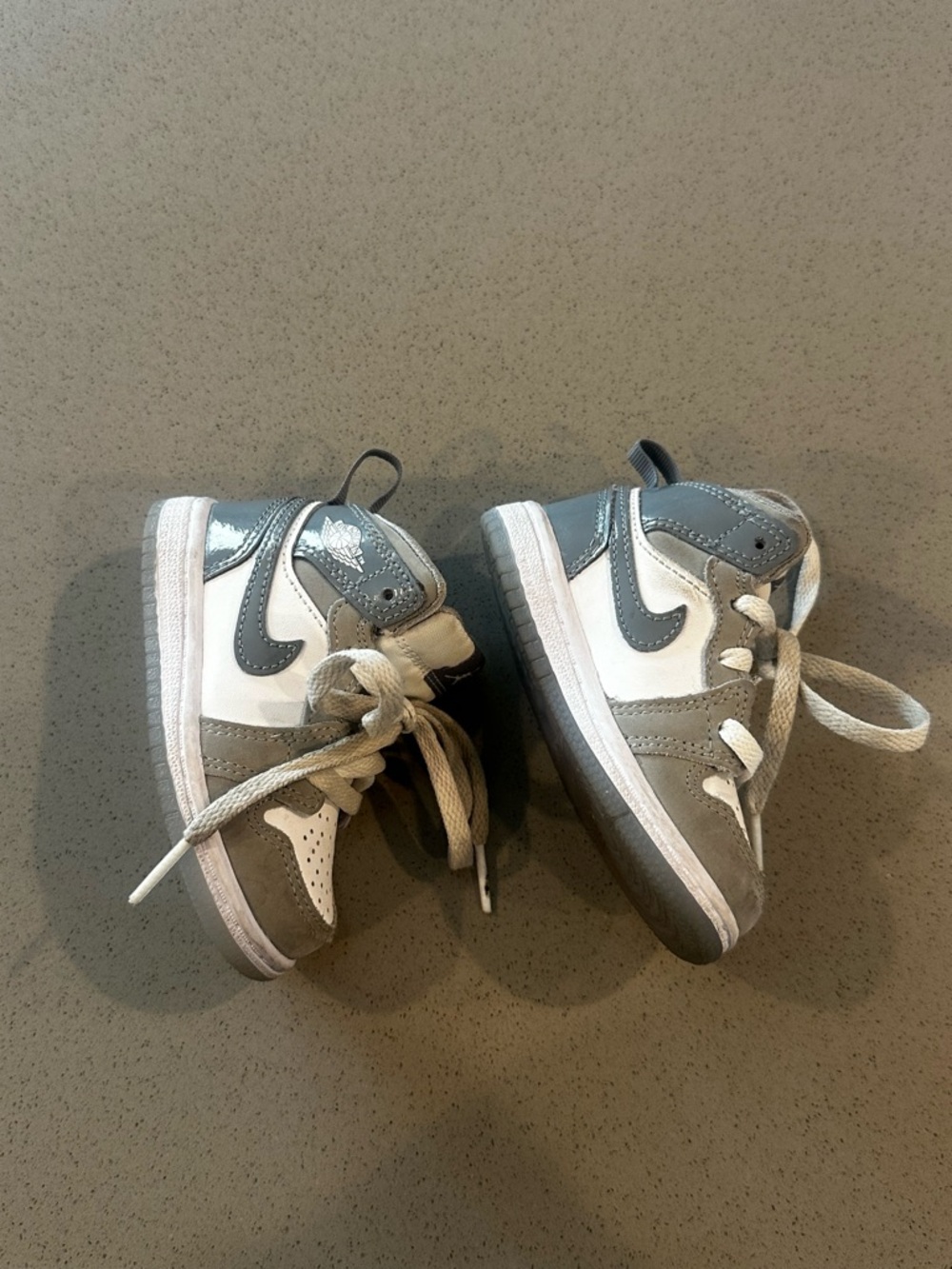 Nike Jordan 1 Mid SE White Medium Grey Cool Grey Toddler Size US 5C Laceup - Picture 3 of 10